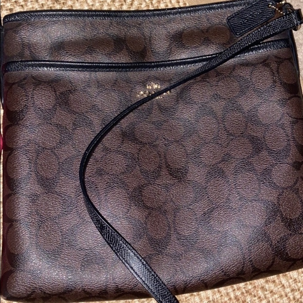 Signature Coach Crossbody bag